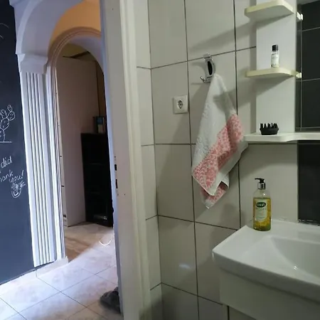 Havaalanina 7 Km Lara Plajlarina 3 Km Bahceli Ev Apartment *