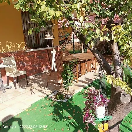Apartment Havaalanina 7 Km Lara Plajlarina 3 Km Bahceli Ev Antalya