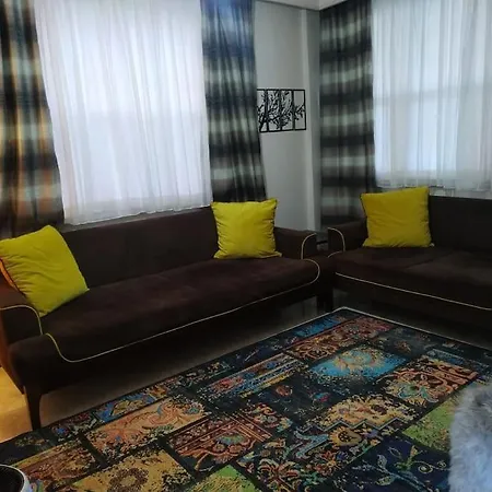 Havaalanina 7 Km Lara Plajlarina 3 Km Bahceli Ev *