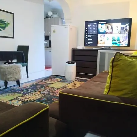 Apartman Havaalanina 7 Km Lara Plajlarina 3 Km Bahceli Ev *